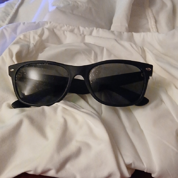 RayBand New Wayfarer Other - Stylish Black Sunglasses for Men